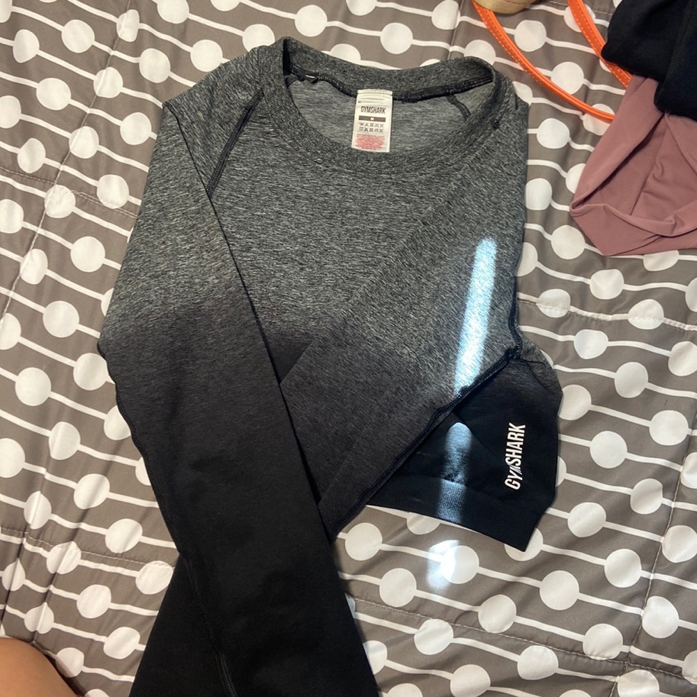 Fitted long sleeve